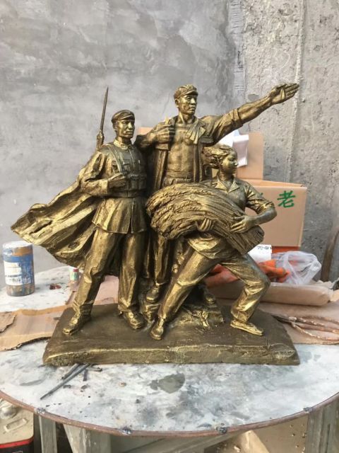 红军战士铜雕