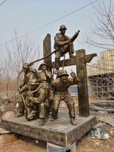 消防员战士人物铜雕