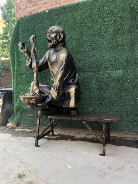 吃面小品人物铜雕