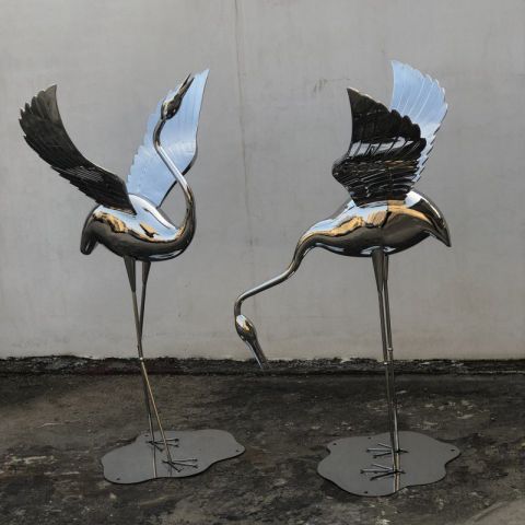 不锈钢锻造仙鹤展翅雕塑