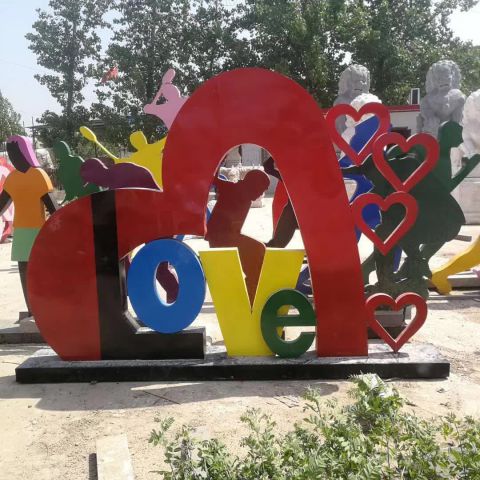 不锈钢字母LOVE雕塑 