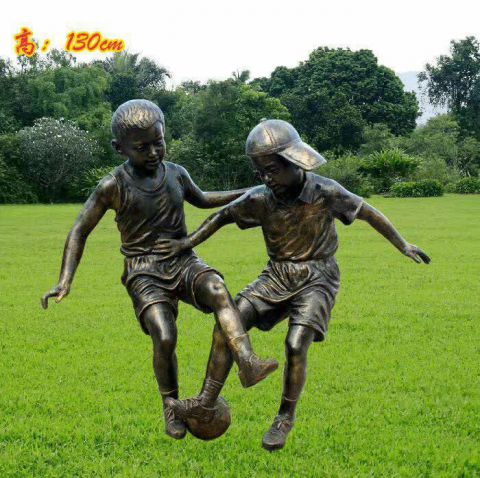 踢足球儿童铜雕塑