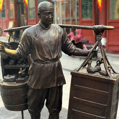 铜雕步行街卖货郎人物雕塑