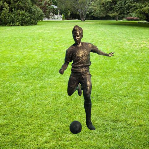 公园学生踢足球铜雕