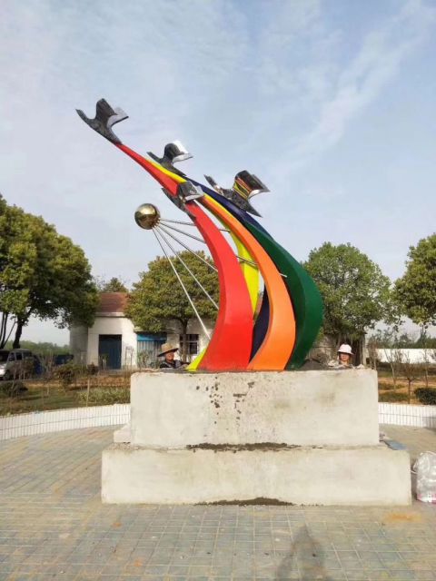 彩色不锈钢飞翔景观雕塑