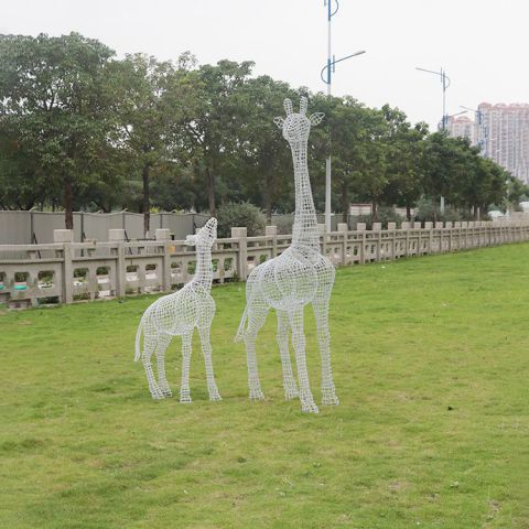 不锈钢镂空长颈鹿雕塑