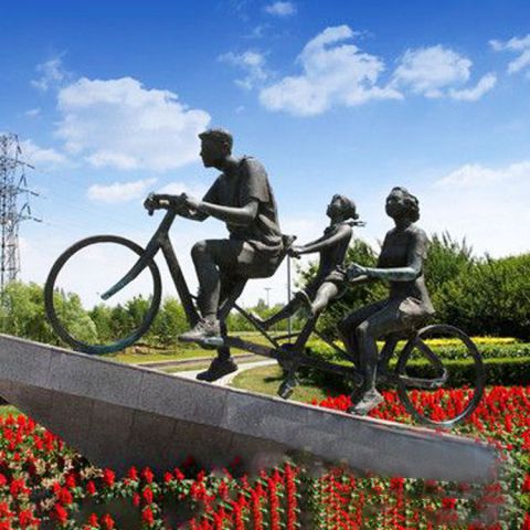 铜雕一家人骑车雕塑