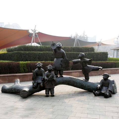 铸铜广场儿童仰望天空雕塑