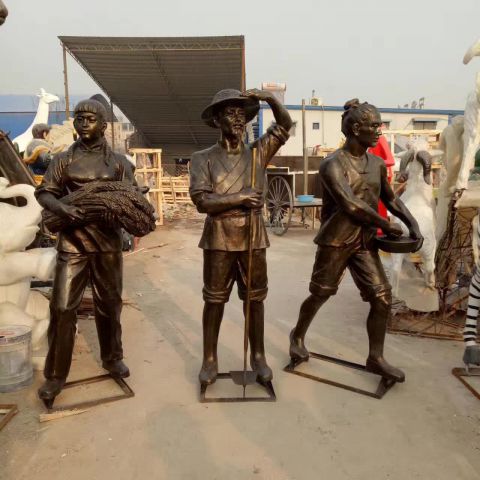 干农活人物铜雕塑