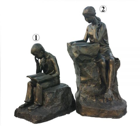 校园看书的学生铜雕