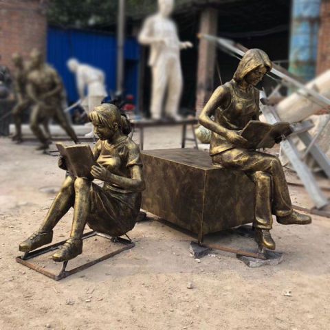 学校人物读书铜雕