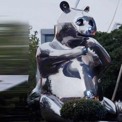 不锈钢大型镜面熊猫雕塑