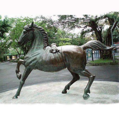 公园青铜奔马雕塑