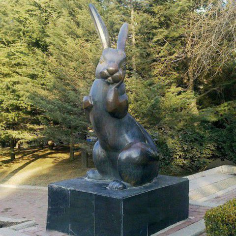 公园动物铜雕兔子