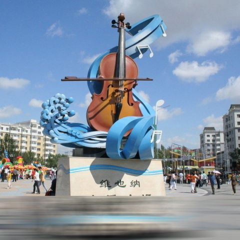 广场不锈钢海浪和大提琴雕塑