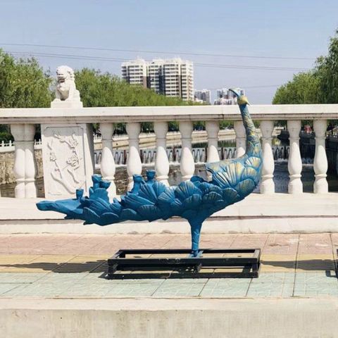 公园抽象孔雀铜雕