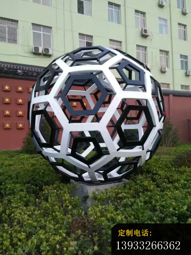不锈钢校园足球雕塑_640*854