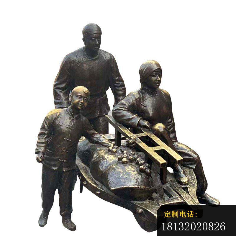 一家三口推独轮车赶集回家铜雕_800*800