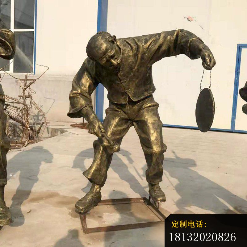 敲锣民俗人物铜雕_800*800