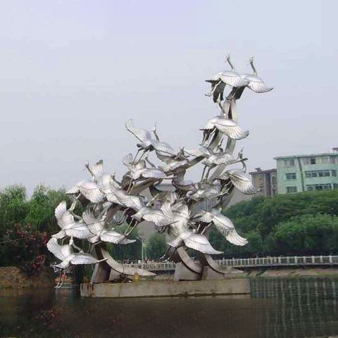 景区不锈钢飞翔的仙鹤雕塑