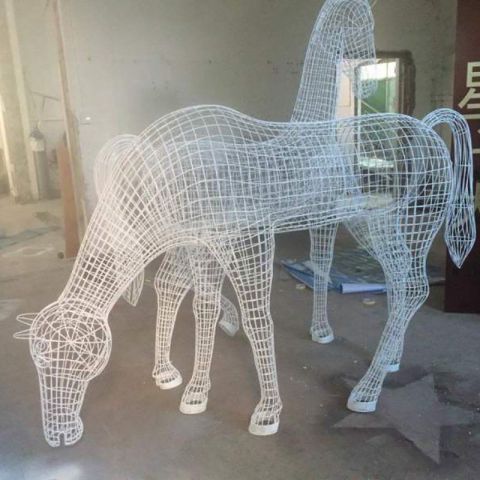 不锈钢编织镂空马雕塑