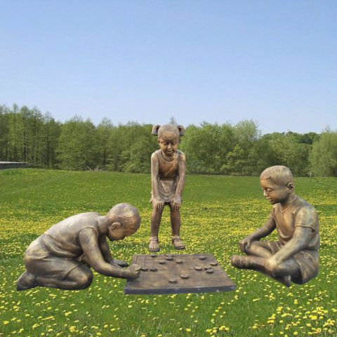 公园下象棋的儿童铜雕