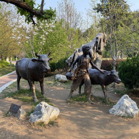 公园放牛牧童铜雕