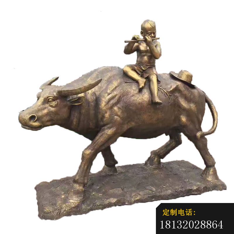 坐在牛背上吹笛子的牧童雕塑_800*800