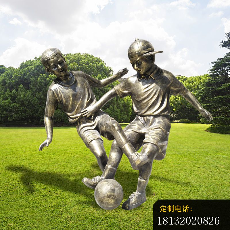 校园儿童踢球雕塑_800*800