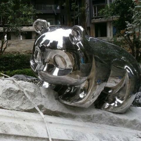 小区不锈钢镜面熊猫雕塑