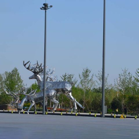 景区不锈钢大型几何麋鹿雕塑