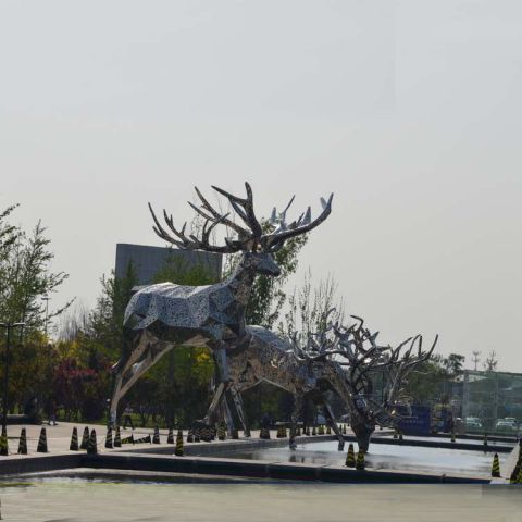 不锈钢大型几何麋鹿雕塑
