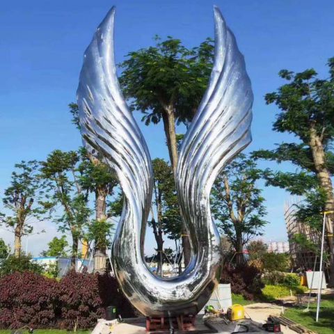 不锈钢抽象翅膀雕塑