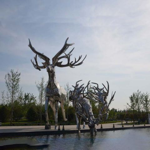 广场不锈钢大型驯鹿雕塑