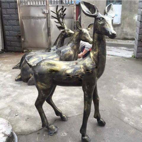 铜雕公园动物梅花鹿