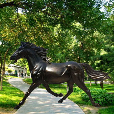 公园奔跑的马铜雕