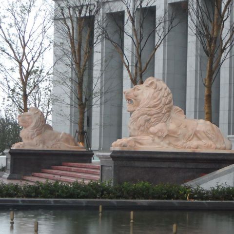 欧式晚霞红狮子石雕